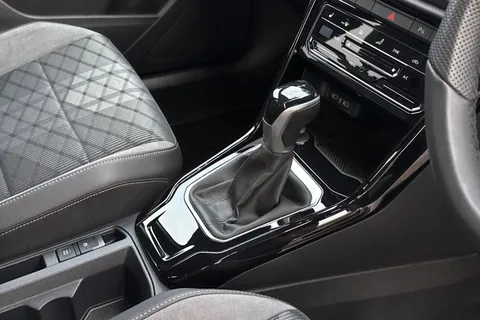 YS25HXO Volkswagen T-Roc 1.5 TSI R-Line 5dr DSG, **19 INCH BLACK MISANO ALLOYS** Thumbnail #22