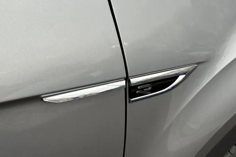 YS25HXO Volkswagen T-Roc 1.5 TSI R-Line 5dr DSG, **19 INCH BLACK MISANO ALLOYS** Thumbnail #24