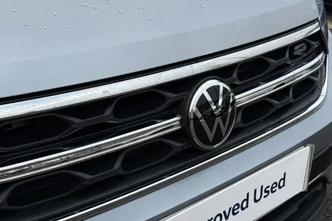 YS25HXO Volkswagen T-Roc 1.5 TSI R-Line 5dr DSG, **19 INCH BLACK MISANO ALLOYS** Thumbnail #25