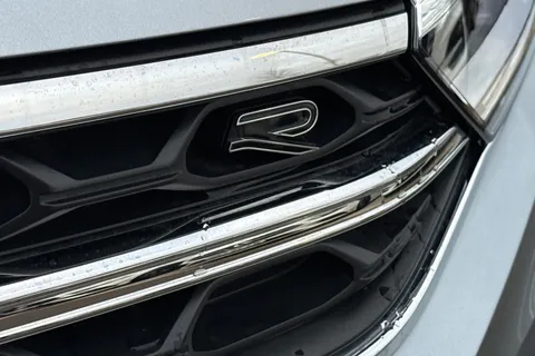 YS25HXO Volkswagen T-Roc 1.5 TSI R-Line 5dr DSG, **19 INCH BLACK MISANO ALLOYS** Thumbnail #26