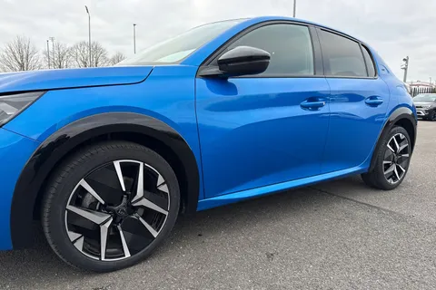 KP25LOA PEUGEOT 208 1.2 PureTech GT Euro 6 (s/s) 5dr Thumbnail #27