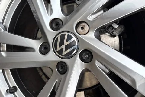 YS25HXO Volkswagen T-Roc 1.5 TSI R-Line 5dr DSG, **19 INCH BLACK MISANO ALLOYS** Thumbnail #30