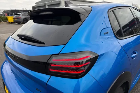 KP25LOA PEUGEOT 208 1.2 PureTech GT Euro 6 (s/s) 5dr Thumbnail #31