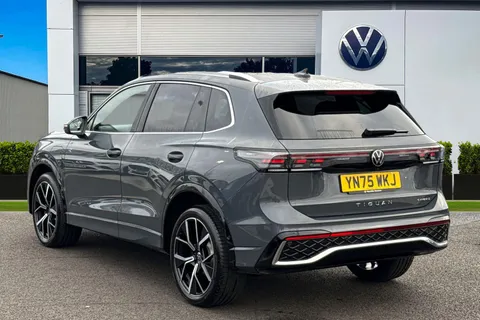 YN75WKJ Volkswagen Tiguan 1.5 TSI eHybrid R-Line 5dr DSG, PAN ROOF, ELECTRIC TAILGATE Thumbnail #2