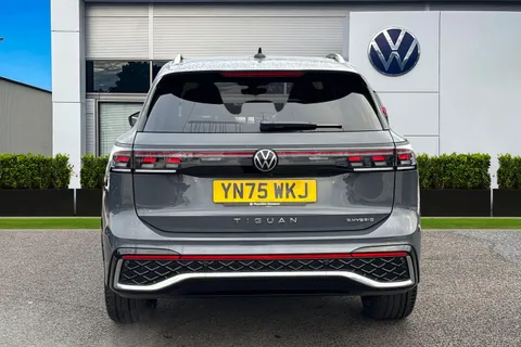 YN75WKJ Volkswagen Tiguan 1.5 TSI eHybrid R-Line 5dr DSG, PAN ROOF, ELECTRIC TAILGATE Thumbnail #4