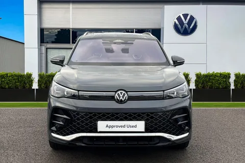YN75WKJ Volkswagen Tiguan 1.5 TSI eHybrid R-Line 5dr DSG, PAN ROOF, ELECTRIC TAILGATE Thumbnail #5