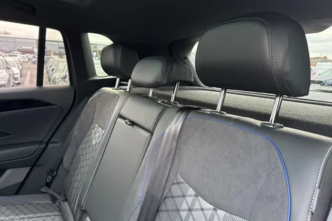 YN75WKJ Volkswagen Tiguan 1.5 TSI eHybrid R-Line 5dr DSG, PAN ROOF, ELECTRIC TAILGATE Thumbnail #18