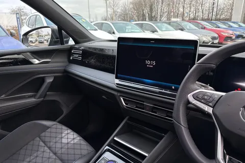 YN75WKJ Volkswagen Tiguan 1.5 TSI eHybrid R-Line 5dr DSG, PAN ROOF, ELECTRIC TAILGATE Thumbnail #19