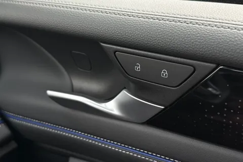 YN75WKJ Volkswagen Tiguan 1.5 TSI eHybrid R-Line 5dr DSG, PAN ROOF, ELECTRIC TAILGATE Thumbnail #20