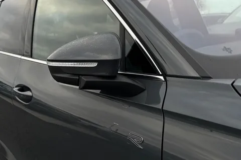 YN75WKJ Volkswagen Tiguan 1.5 TSI eHybrid R-Line 5dr DSG, PAN ROOF, ELECTRIC TAILGATE Thumbnail #24