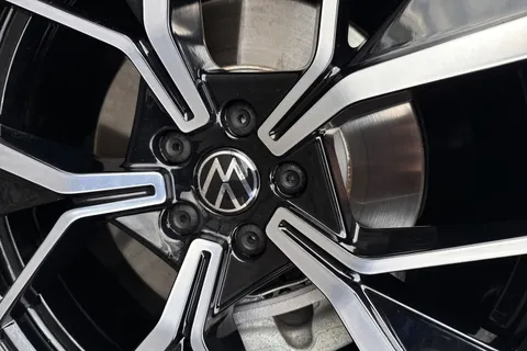 YN75WKJ Volkswagen Tiguan 1.5 TSI eHybrid R-Line 5dr DSG, PAN ROOF, ELECTRIC TAILGATE Thumbnail #25