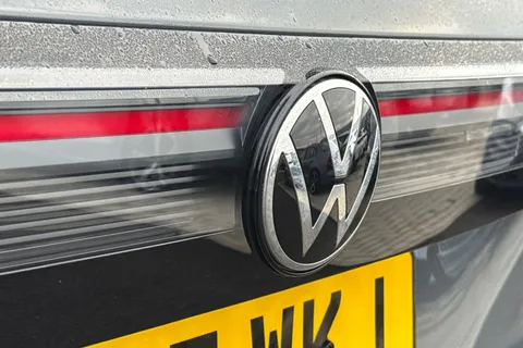 YN75WKJ Volkswagen Tiguan 1.5 TSI eHybrid R-Line 5dr DSG, PAN ROOF, ELECTRIC TAILGATE Thumbnail #29