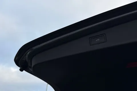 YN75WKJ Volkswagen Tiguan 1.5 TSI eHybrid R-Line 5dr DSG, PAN ROOF, ELECTRIC TAILGATE Thumbnail #31