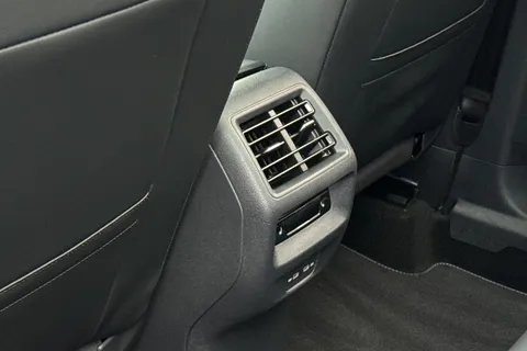 YN75WKJ Volkswagen Tiguan 1.5 TSI eHybrid R-Line 5dr DSG, PAN ROOF, ELECTRIC TAILGATE Thumbnail #33