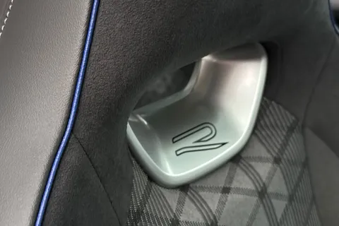 YN75WKJ Volkswagen Tiguan 1.5 TSI eHybrid R-Line 5dr DSG, PAN ROOF, ELECTRIC TAILGATE Thumbnail #34