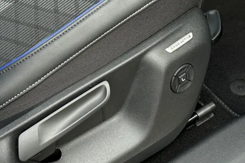 YN75WKJ Volkswagen Tiguan 1.5 TSI eHybrid R-Line 5dr DSG, PAN ROOF, ELECTRIC TAILGATE Thumbnail #35