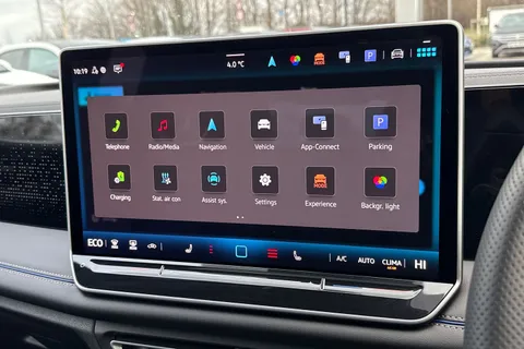 YN75WKJ Volkswagen Tiguan 1.5 TSI eHybrid R-Line 5dr DSG, PAN ROOF, ELECTRIC TAILGATE Thumbnail #38