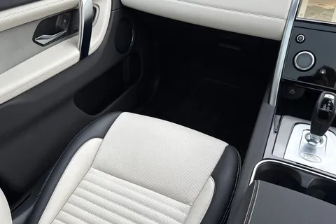 42 of 51 for Land Rover Discovery Sport 1.5 P300e 12.2kWh Urban Edition SUV 5dr Petrol Plug-in Hybrid Auto 4WD Euro 6 (s/s) (309 ps)