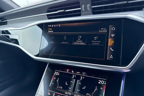 WG70WRF Audi RS 6 RS 6 TFSI Quattro 5dr Tiptronic Thumbnail #37