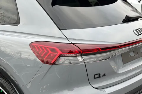  Audi Q4 e-tron 45 Black Edition Auto 5dr 82kWh Thumbnail #8