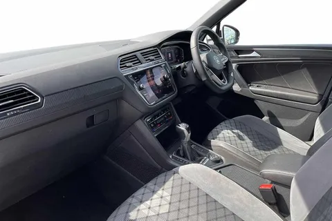 BJ70XYN Volkswagen Tiguan 2.0 TDI 4Motion R-Line 5dr DSG Thumbnail #9