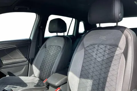 BJ70XYN Volkswagen Tiguan 2.0 TDI 4Motion R-Line 5dr DSG Thumbnail #11