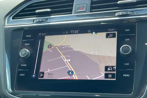 BJ70XYN Volkswagen Tiguan 2.0 TDI 4Motion R-Line 5dr DSG Thumbnail #12