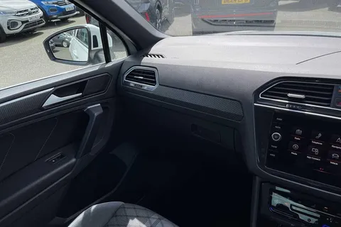 BJ70XYN Volkswagen Tiguan 2.0 TDI 4Motion R-Line 5dr DSG Thumbnail #15