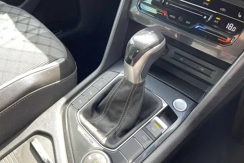 BJ70XYN Volkswagen Tiguan 2.0 TDI 4Motion R-Line 5dr DSG Thumbnail #20