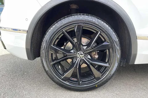 BJ70XYN Volkswagen Tiguan 2.0 TDI 4Motion R-Line 5dr DSG Thumbnail #22