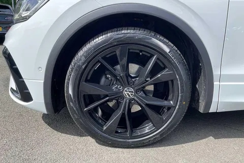 BJ70XYN Volkswagen Tiguan 2.0 TDI 4Motion R-Line 5dr DSG Thumbnail #23