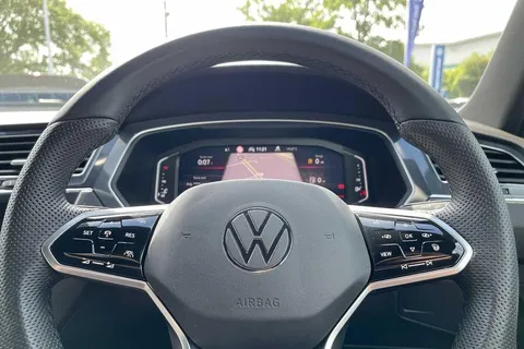 BJ70XYN Volkswagen Tiguan 2.0 TDI 4Motion R-Line 5dr DSG Thumbnail #27