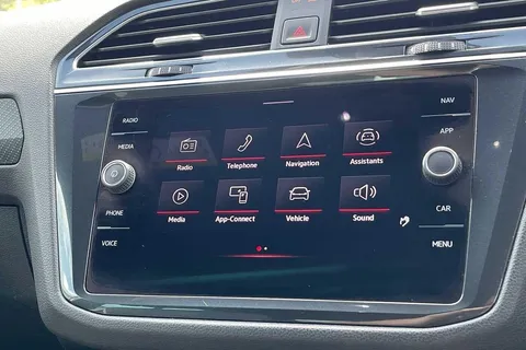 BJ70XYN Volkswagen Tiguan 2.0 TDI 4Motion R-Line 5dr DSG Thumbnail #33