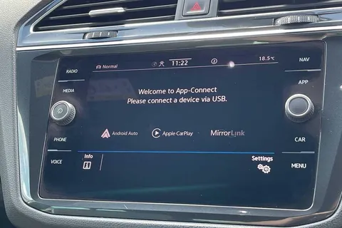 BJ70XYN Volkswagen Tiguan 2.0 TDI 4Motion R-Line 5dr DSG Thumbnail #36