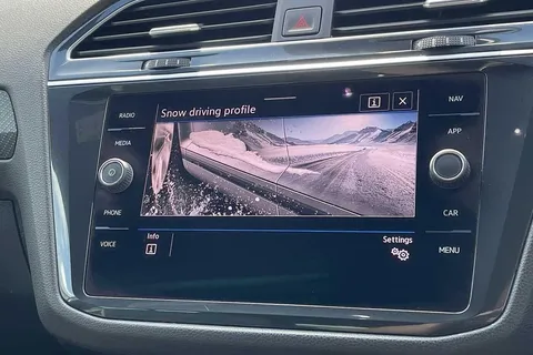 BJ70XYN Volkswagen Tiguan 2.0 TDI 4Motion R-Line 5dr DSG Thumbnail #39