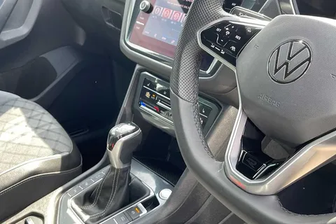 BJ70XYN Volkswagen Tiguan 2.0 TDI 4Motion R-Line 5dr DSG Thumbnail #46