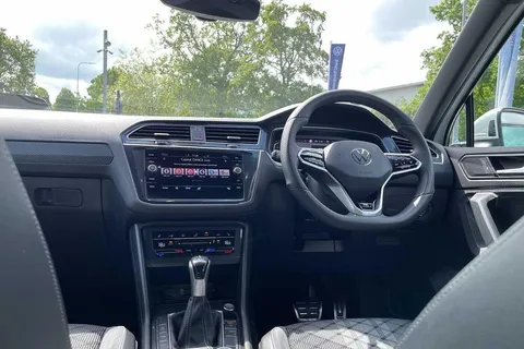 BJ70XYN Volkswagen Tiguan 2.0 TDI 4Motion R-Line 5dr DSG Thumbnail #51