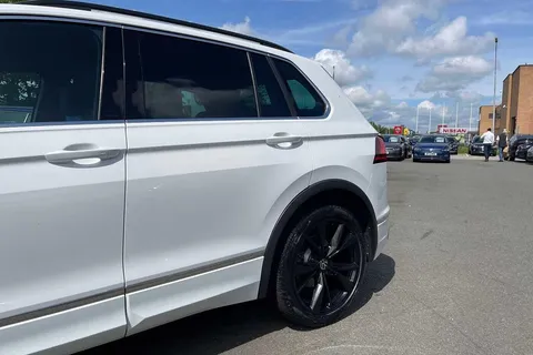 BJ70XYN Volkswagen Tiguan 2.0 TDI 4Motion R-Line 5dr DSG Thumbnail #52