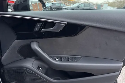 LO71YBE Audi A4 35 TFSI Black Edition 4dr S Tronic Thumbnail #19