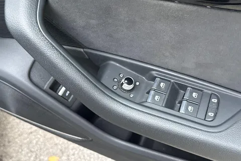 LO71YBE Audi A4 35 TFSI Black Edition 4dr S Tronic Thumbnail #40