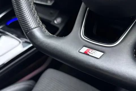 LO71YBE Audi A4 35 TFSI Black Edition 4dr S Tronic Thumbnail #59