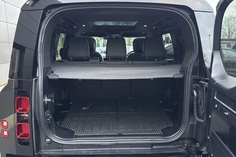 FG24NGU Land Rover Defender 3.0 D300 X-Dynamic HSE 110 5dr Auto [7 Seat] Thumbnail #10