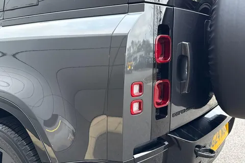 FG24NGU Land Rover Defender 3.0 D300 X-Dynamic HSE 110 5dr Auto [7 Seat] Thumbnail #19