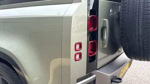 KR24BXS Land Rover Defender 3.0 D300 X-Dynamic HSE 110 5dr Auto [7 Seat] Thumbnail #19