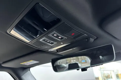 FG24NGU Land Rover Defender 3.0 D300 X-Dynamic HSE 110 5dr Auto [7 Seat] Thumbnail #23