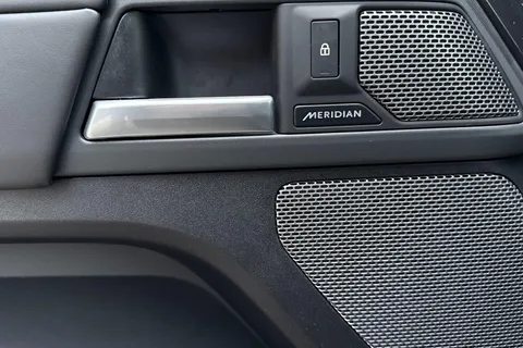 FG24NGU Land Rover Defender 3.0 D300 X-Dynamic HSE 110 5dr Auto [7 Seat] Thumbnail #24