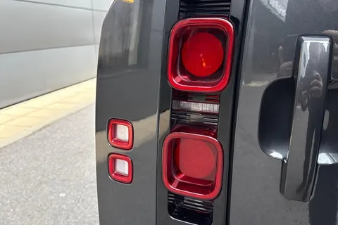 FG24NGU Land Rover Defender 3.0 D300 X-Dynamic HSE 110 5dr Auto [7 Seat] Thumbnail #26