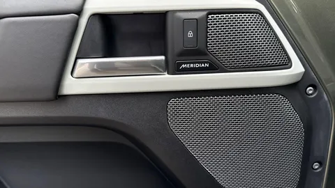 KR24BXS Land Rover Defender 3.0 D300 X-Dynamic HSE 110 5dr Auto [7 Seat] Thumbnail #24