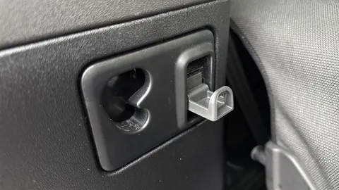 KR24BXS Land Rover Defender 3.0 D300 X-Dynamic HSE 110 5dr Auto [7 Seat] Thumbnail #27