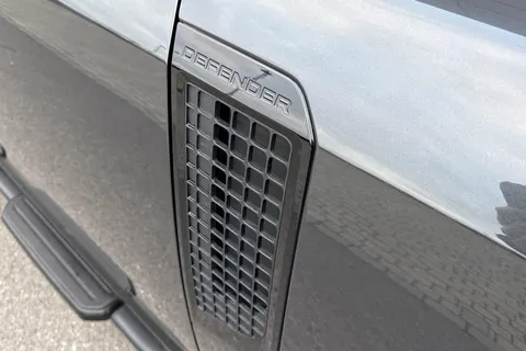 FG24NGU Land Rover Defender 3.0 D300 X-Dynamic HSE 110 5dr Auto [7 Seat] Thumbnail #31